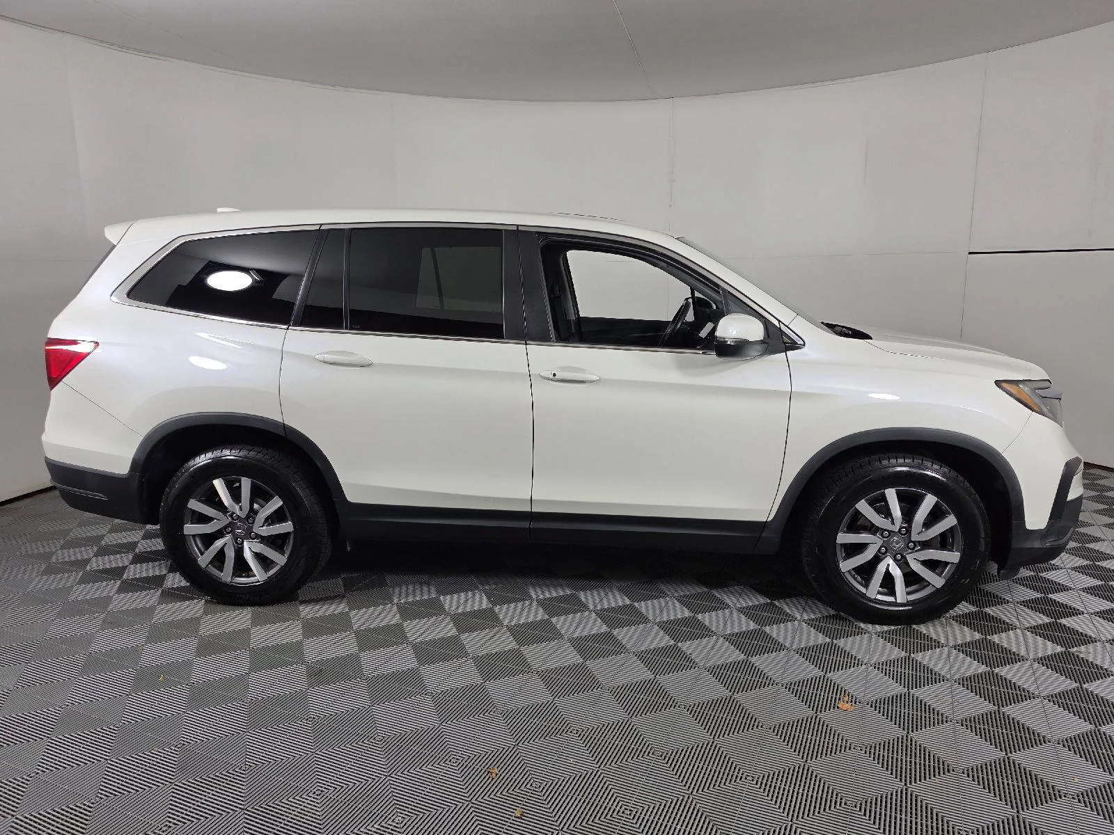 Used 2019 White Diamond Pearl Honda EX-L image 12