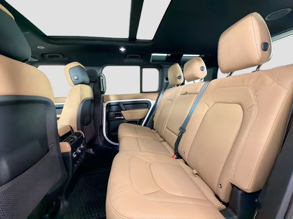 New 2026 Fuji White Land Rover X-Dynamic SE image 26