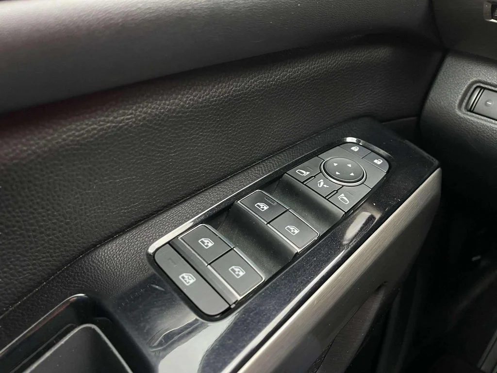 Used 2022 Super Black Nissan Platinum image 23