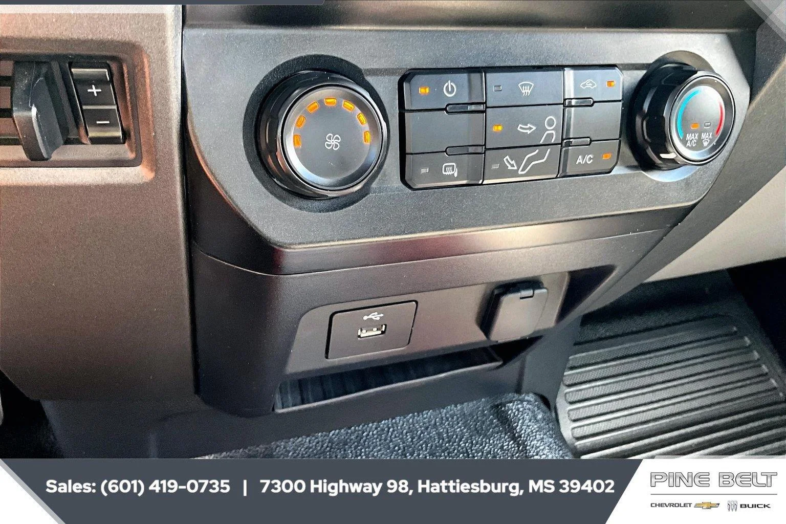 Used 2020 White Ford XL image 21
