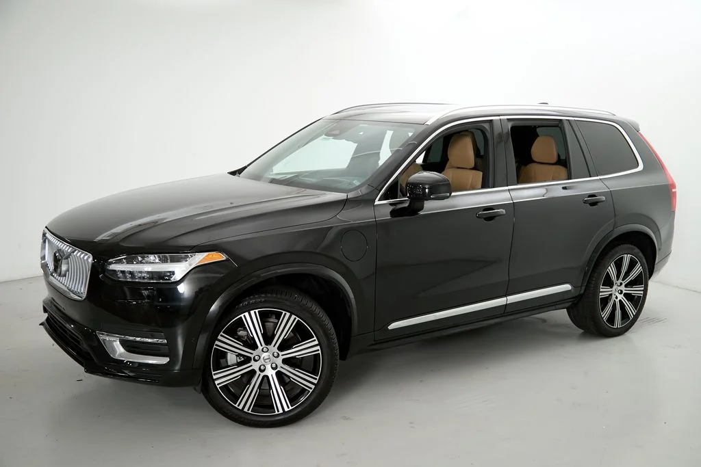 Certified Used 2024 Onyx Black Volvo Ultimate image 3