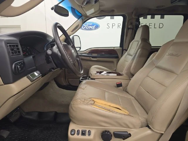 Used 2005 Black Clearcoat Ford Limited image 22