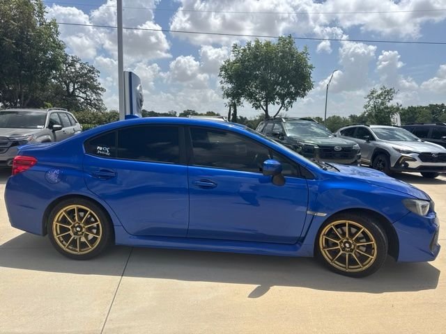 Used 2020  Subaru Premium image 2