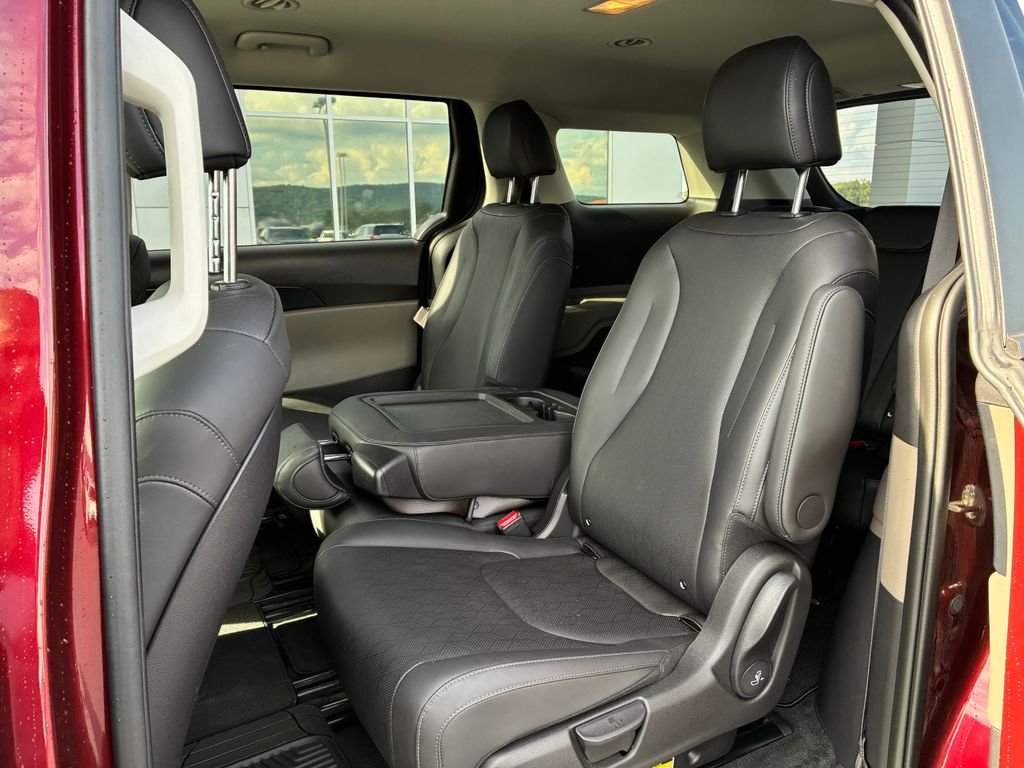 Used 2026 Red Kia LXS image 19