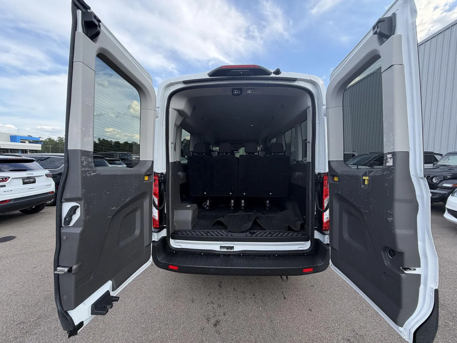 Used 2023 Oxford White Ford 350 XL image 17