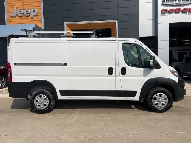 Used 2025 White Ram SLT image 2