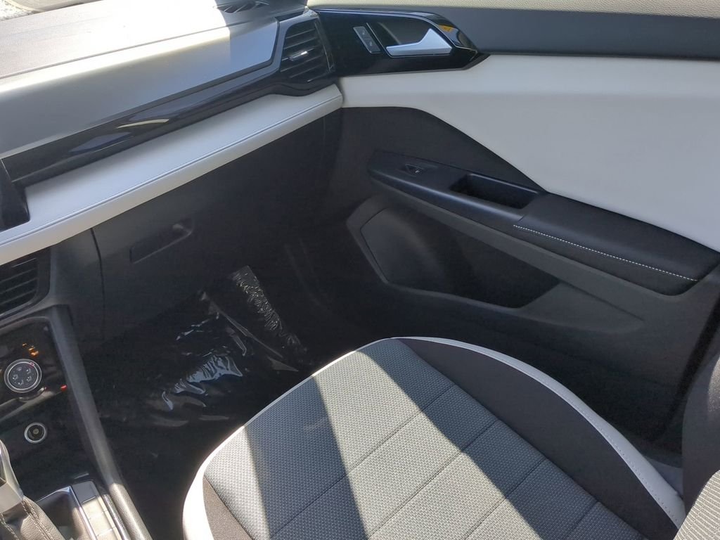 New 2026 White Volkswagen 1.5T S image 14