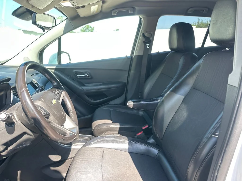 Used 2020 White Chevrolet LT image 10