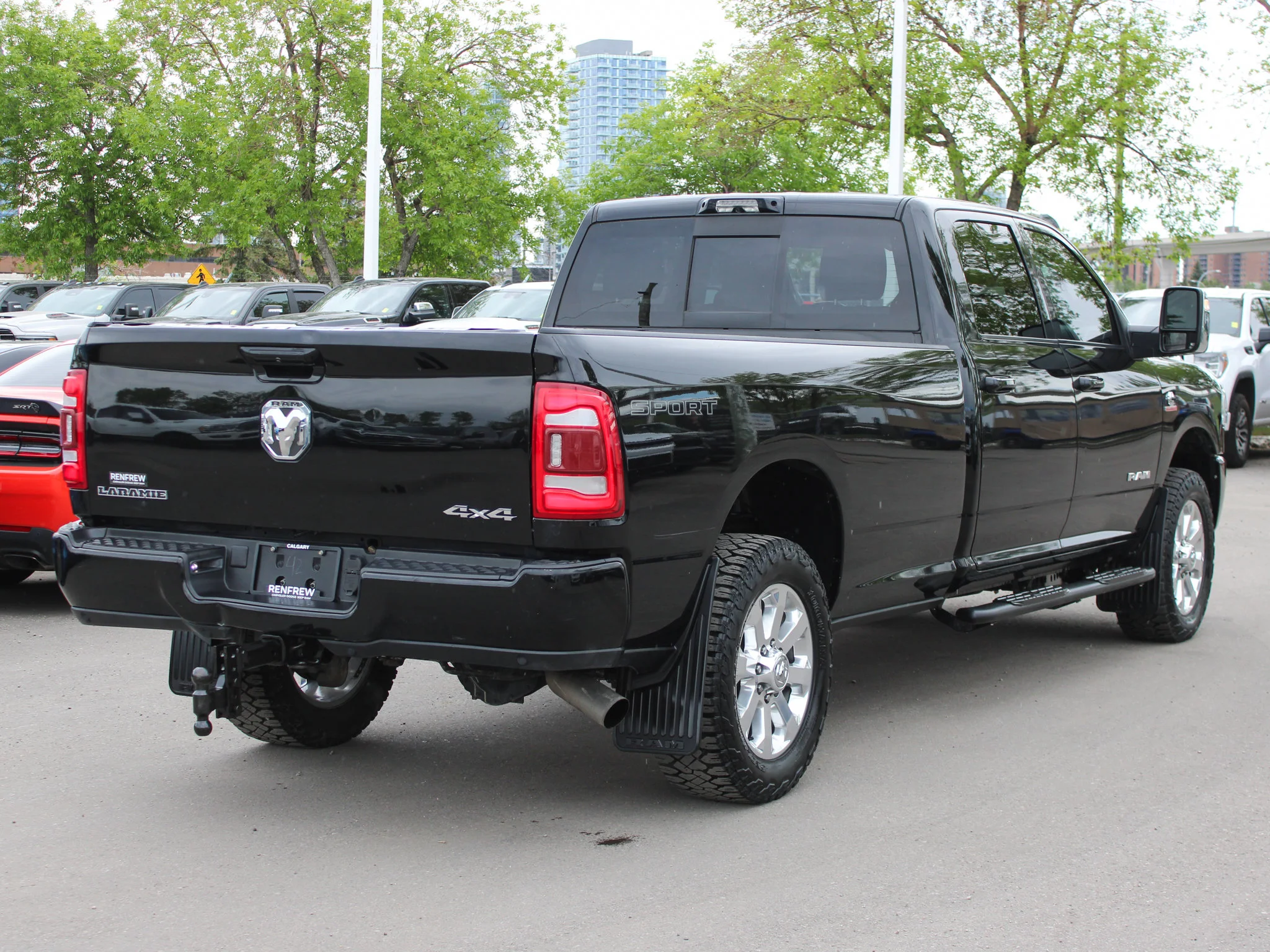 Certified Used 2023 Black RAM Laramie * One Owner | 5th Wheel & Gooseneck | Rear Air Suspension | Diesel | Apple CarPlay | Sunroof image 17