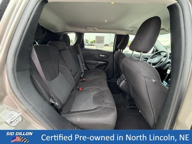 Used 2020 Light Brownstone Pearlcoat Jeep Latitude image 22