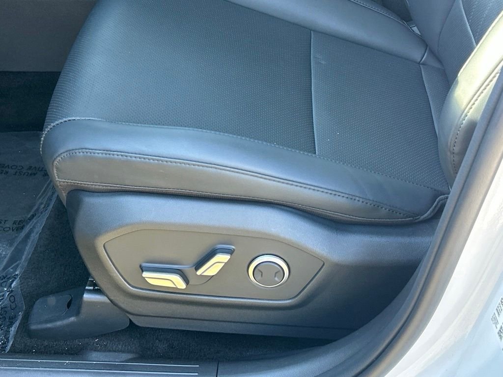 Used 2026 White Hyundai SEL image 16