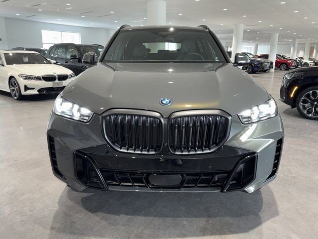 New 2026 Dravit Grey Metallic BMW xDrive50e image 2