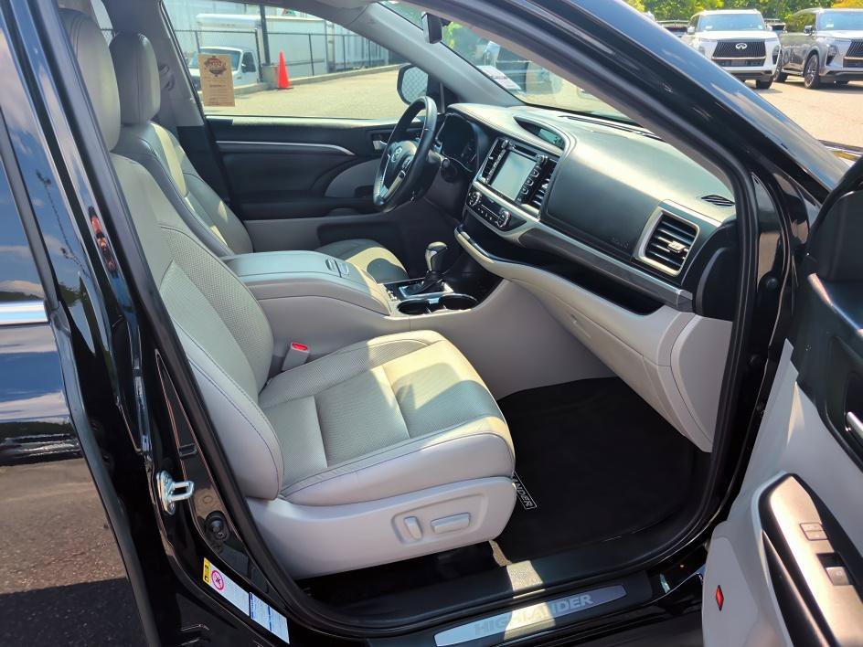 Used 2019 Midnight Black Metallic Toyota Limited image 12