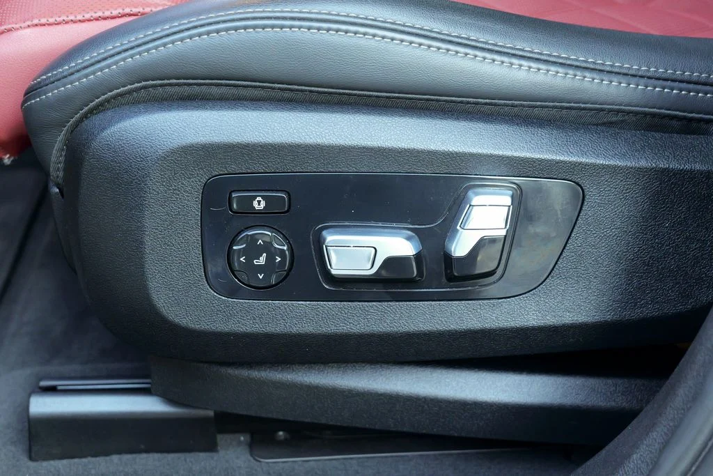 Used 2024 Alpine White BMW xDrive40i image 23