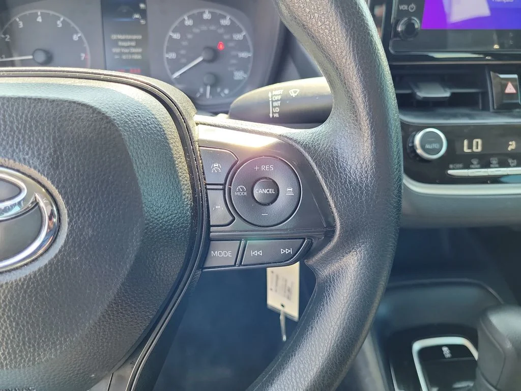Used 2025 White Toyota LE image 28