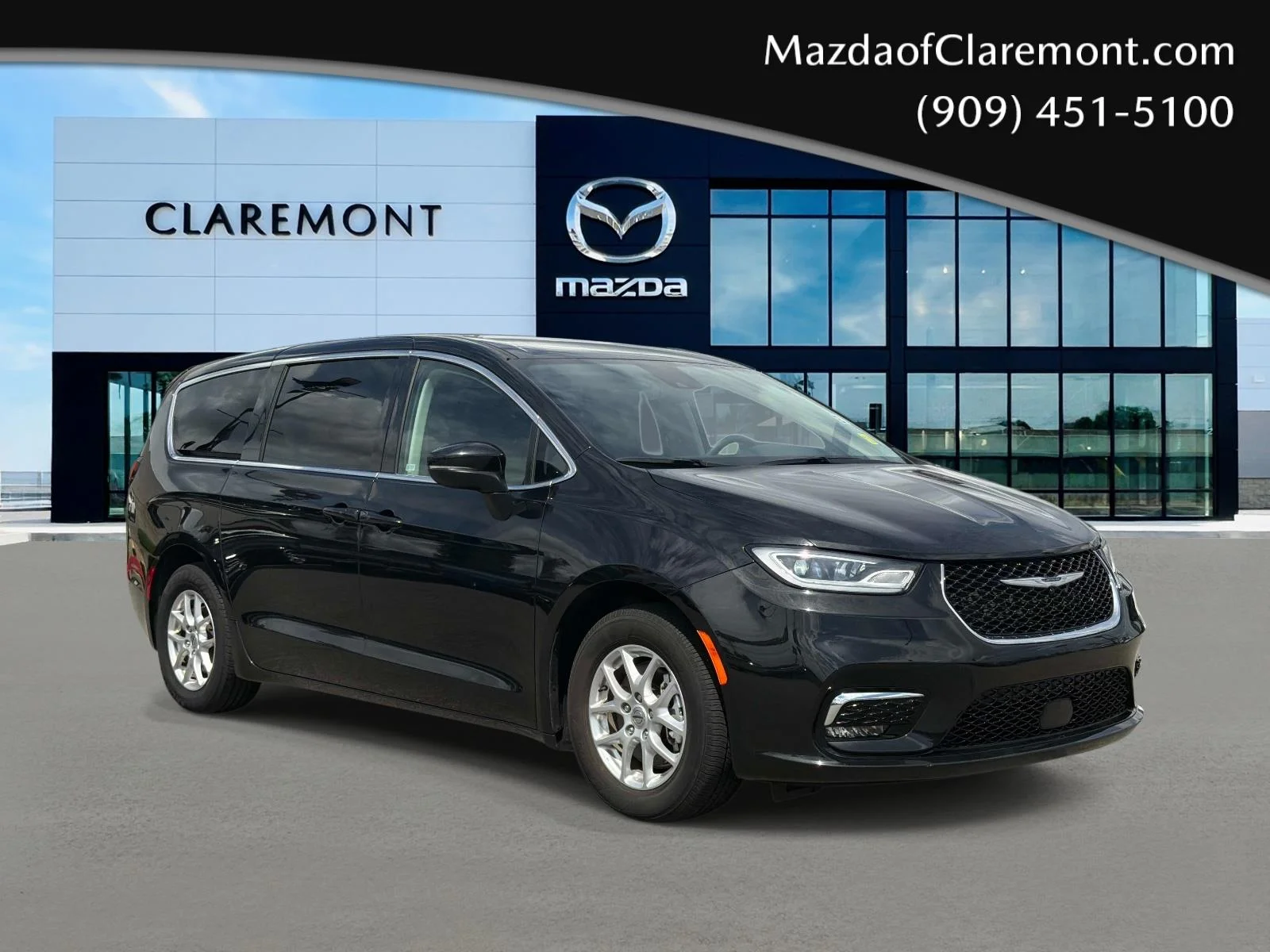 2023 Chrysler Pacifica Touring L's photo