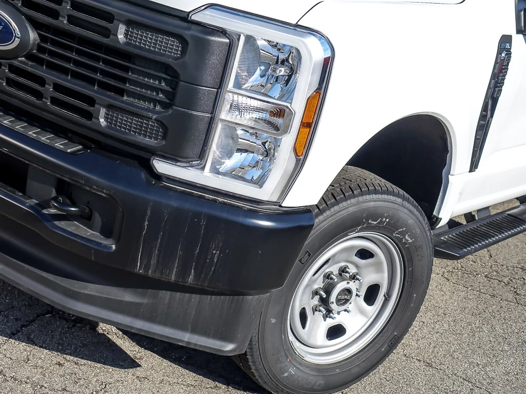 New 2026 Oxford White Ford XL image 5