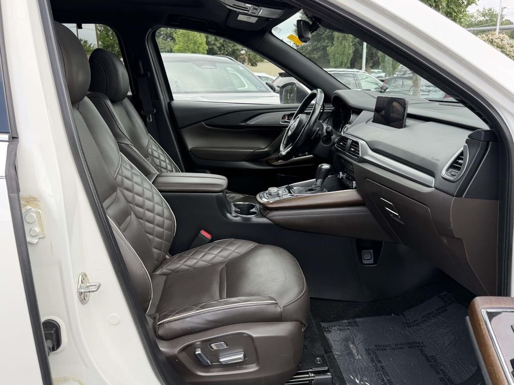 Used 2022 White Mazda Signature image 12