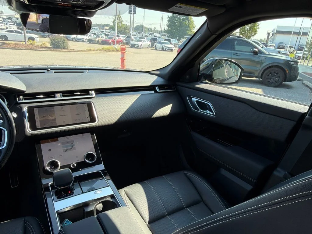 Used 2023 Blue Land Rover R-Dynamic S image 28