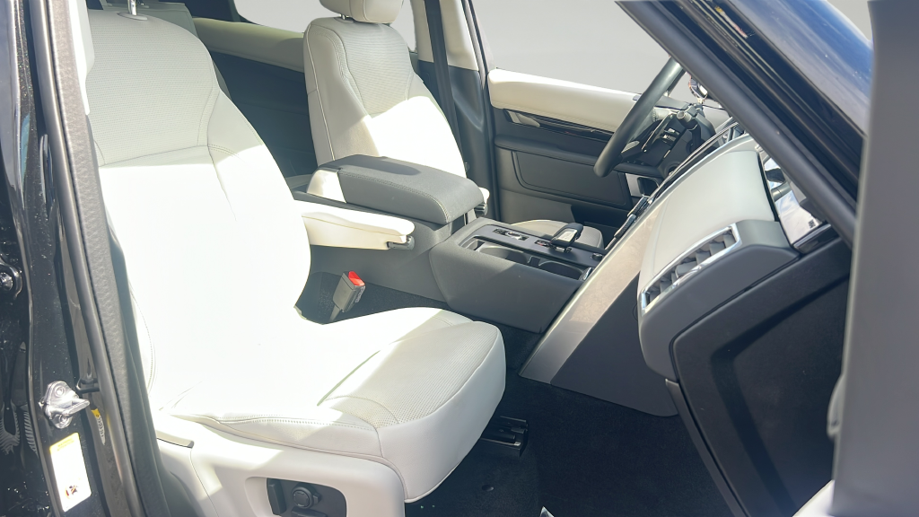 Used 2025 Black Land Rover S image 20