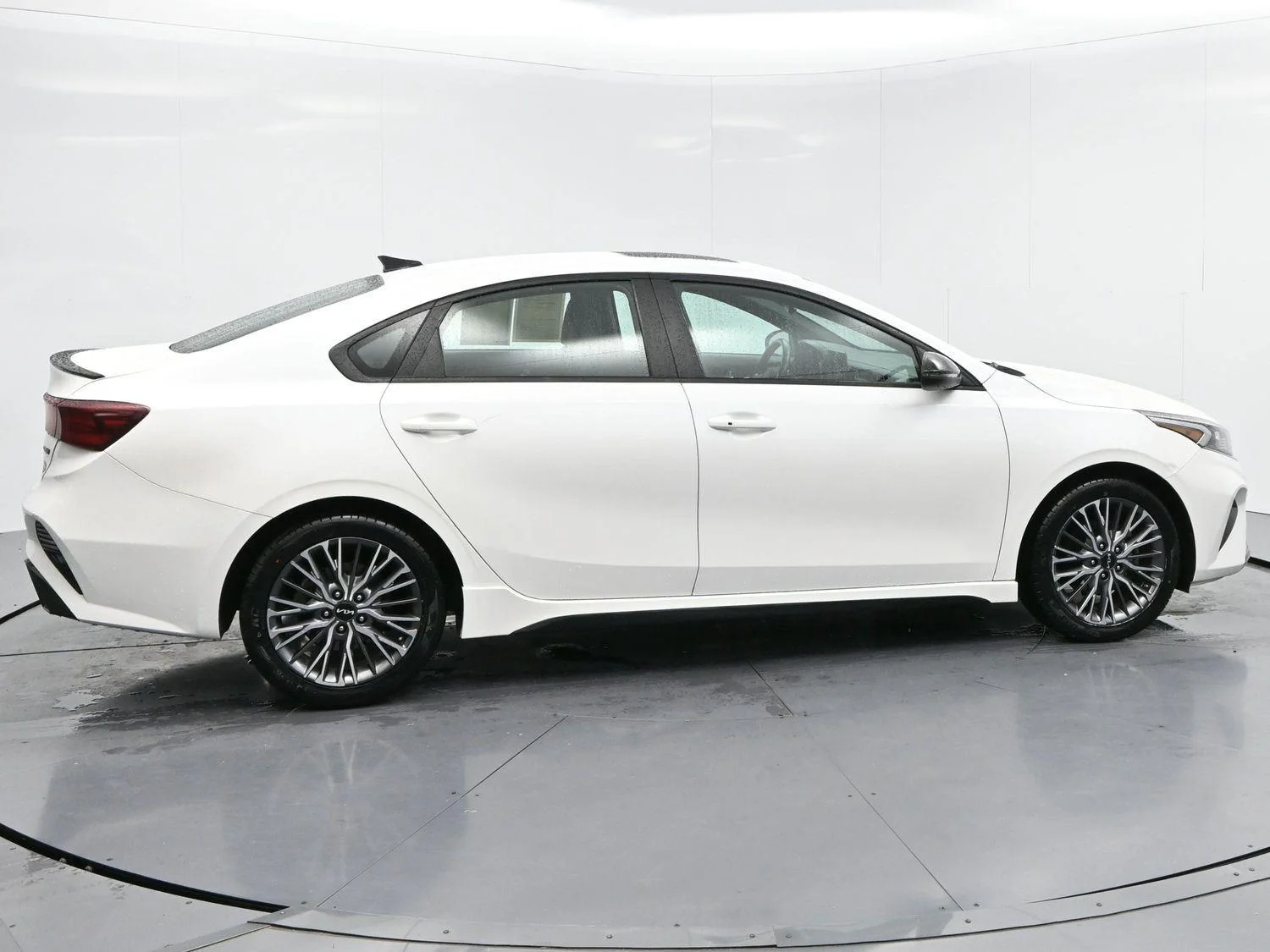 Used 2022 Snow White Pearl Kia GT-Line image 8