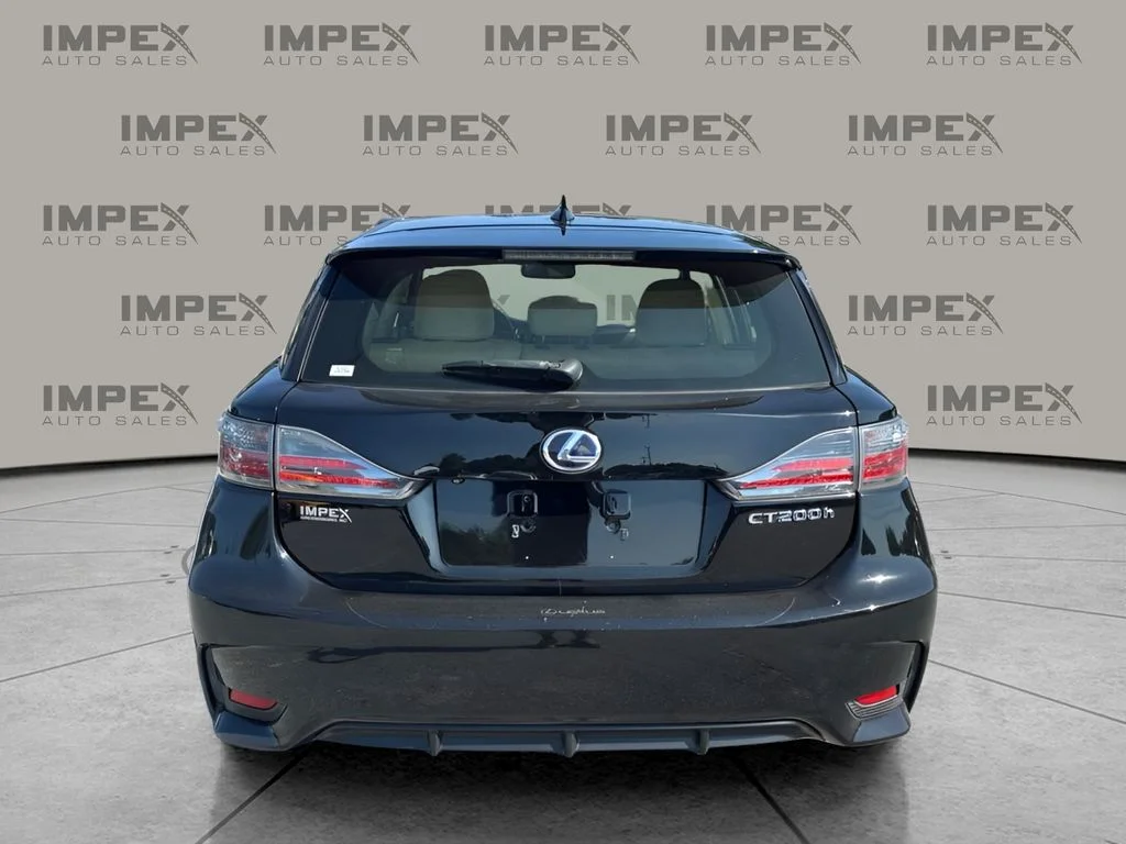 Used 2015 Black Lexus 200h image 4