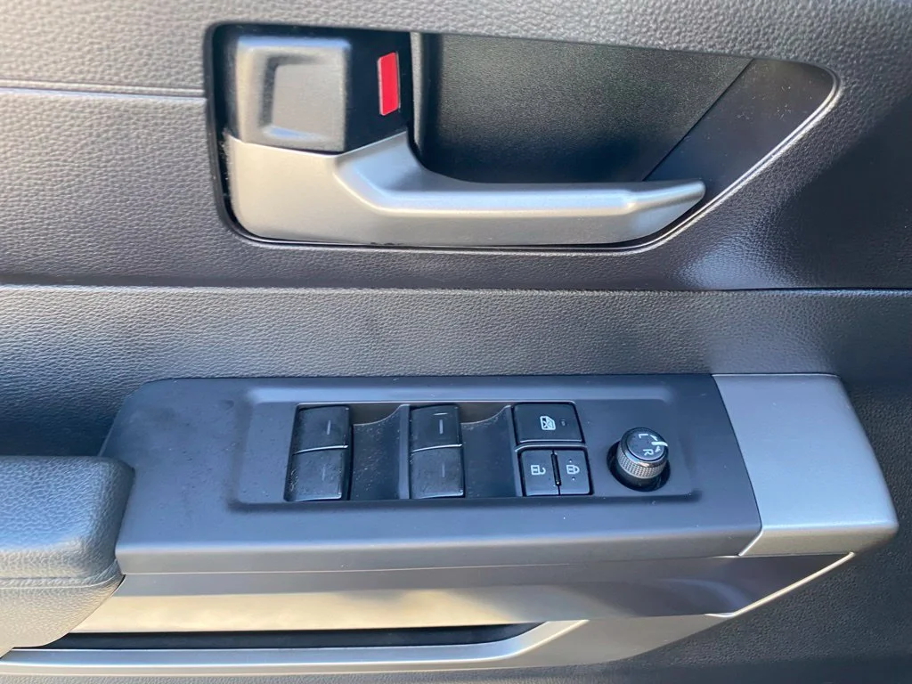 Used 2022  Toyota SR5 image 22