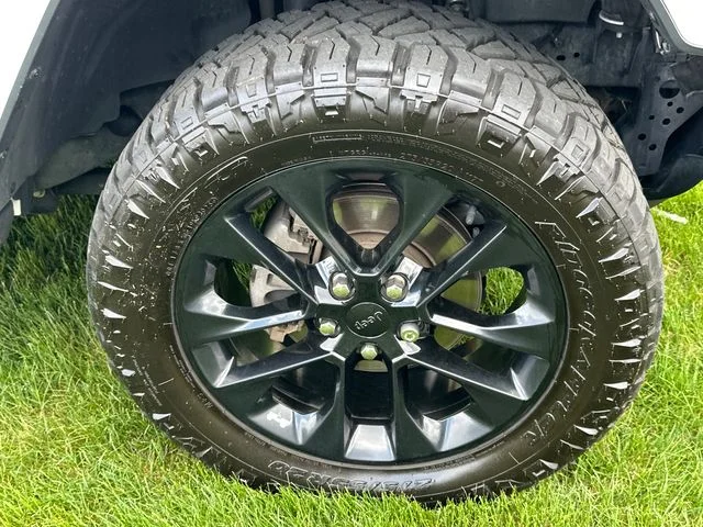 Used 2022 White Jeep Overland image 7