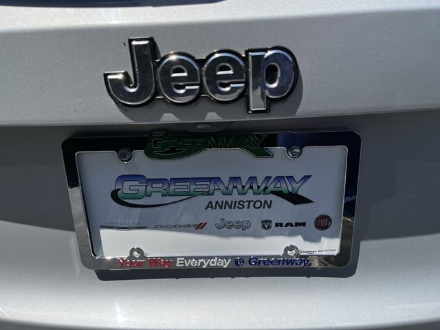 Used 2018 Glacier Metallic Jeep Latitude image 33