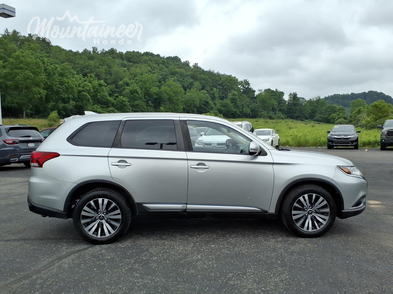 Used 2020 Alloy Silver Metallic Mitsubishi SE image 8