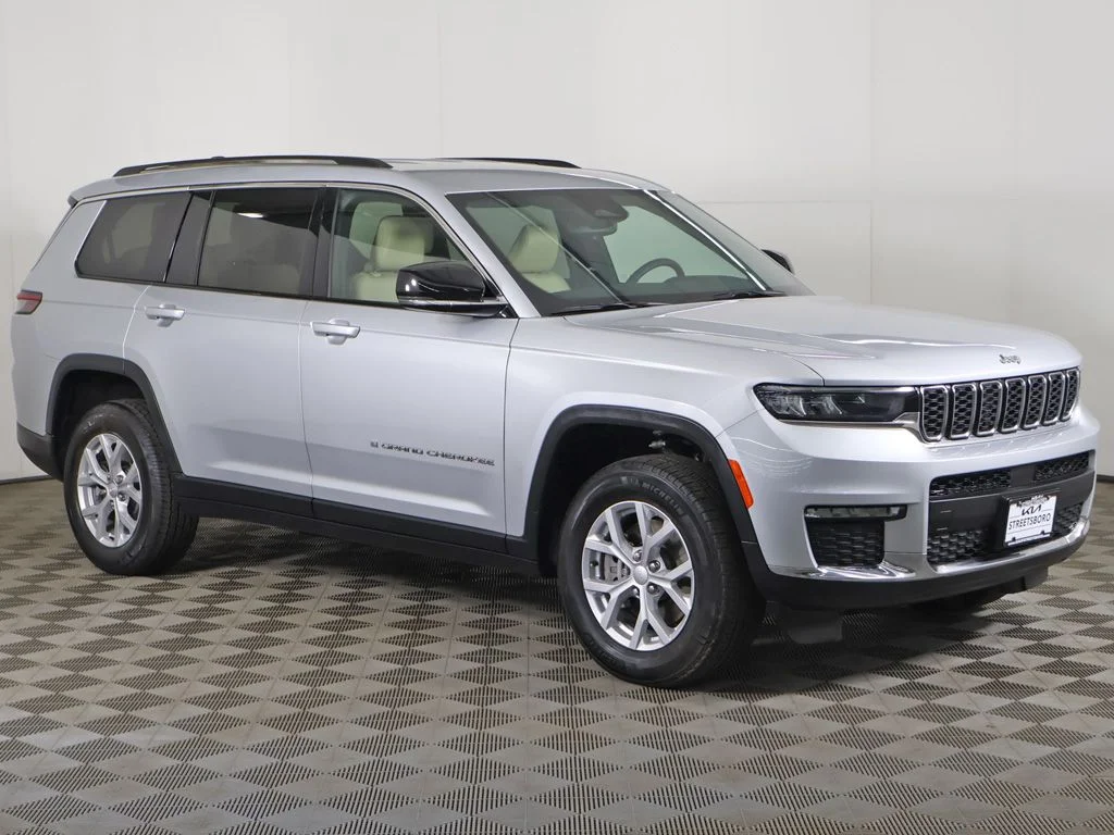 Used 2023 Silver Jeep Limited image 2