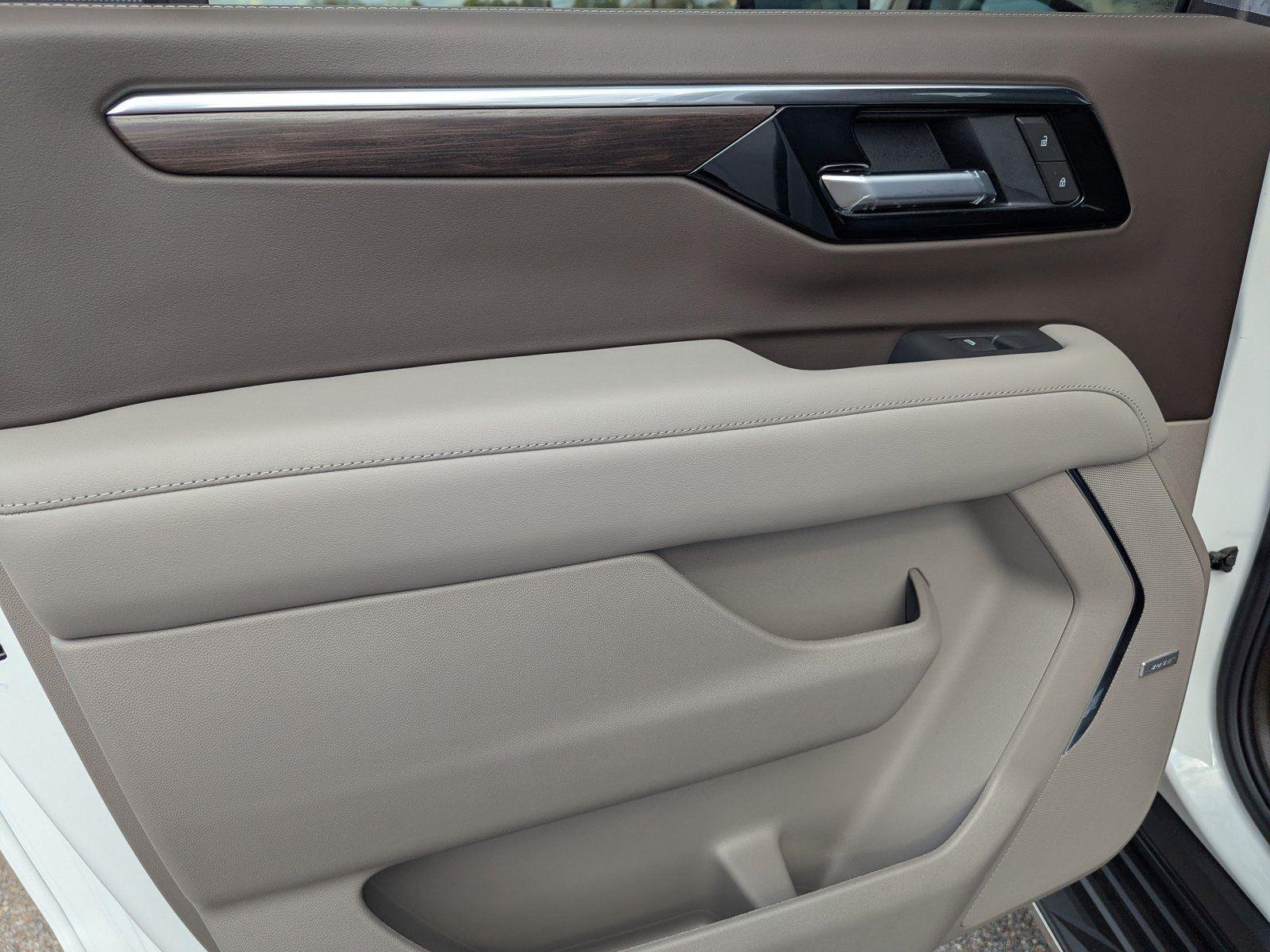 2026 Chevrolet Suburban LT - Photo 11
