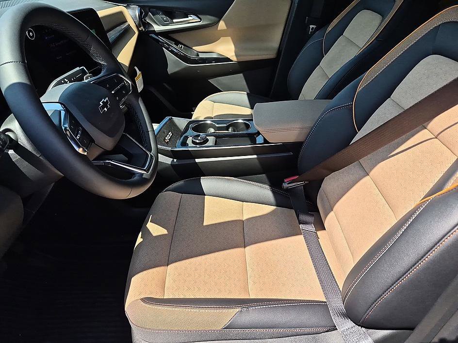 New 2026 Polar White Tricoat Chevrolet ACTIV image 15