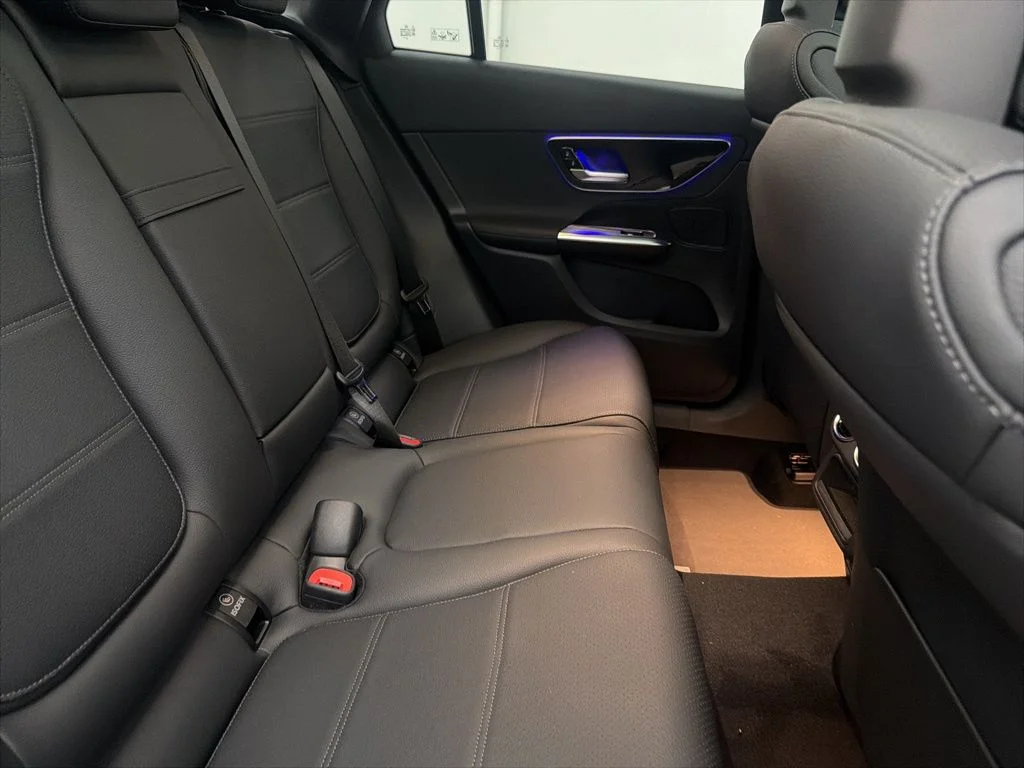 Used 2026 White Mercedes-Benz GLC 300 image 26