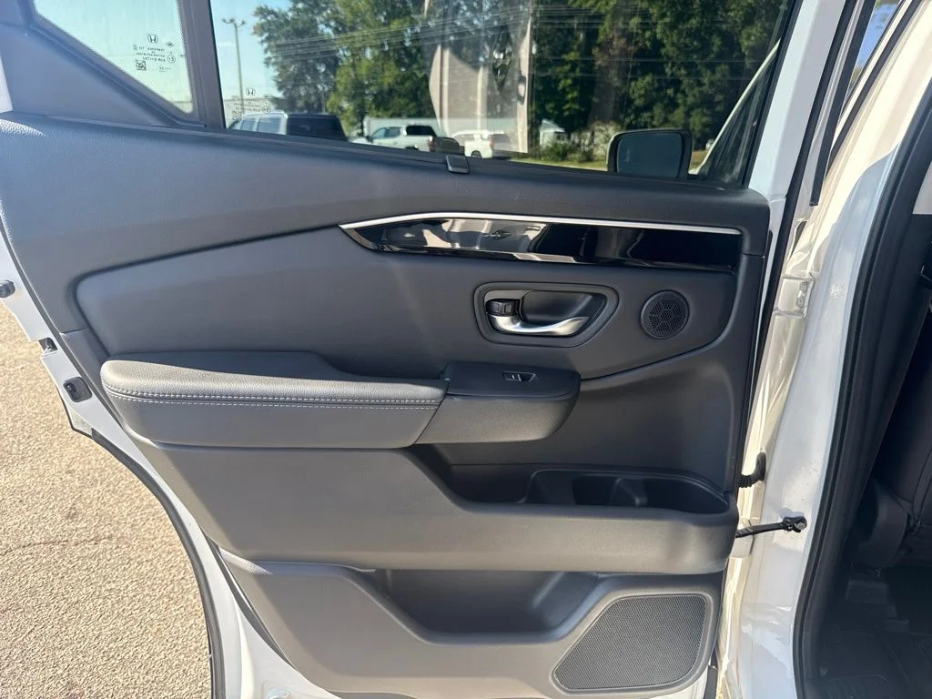 Used 2023  Honda Touring image 30