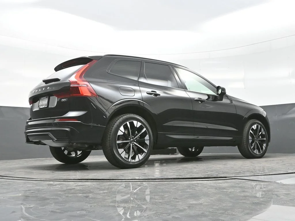 2026 Volvo XC60 Plus - Photo 14