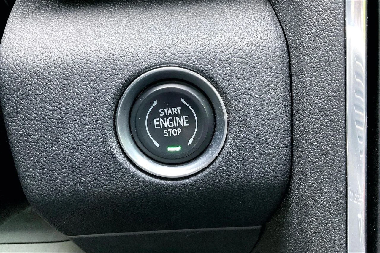 Certified Used 2025 Silver GMC Elevation image 28