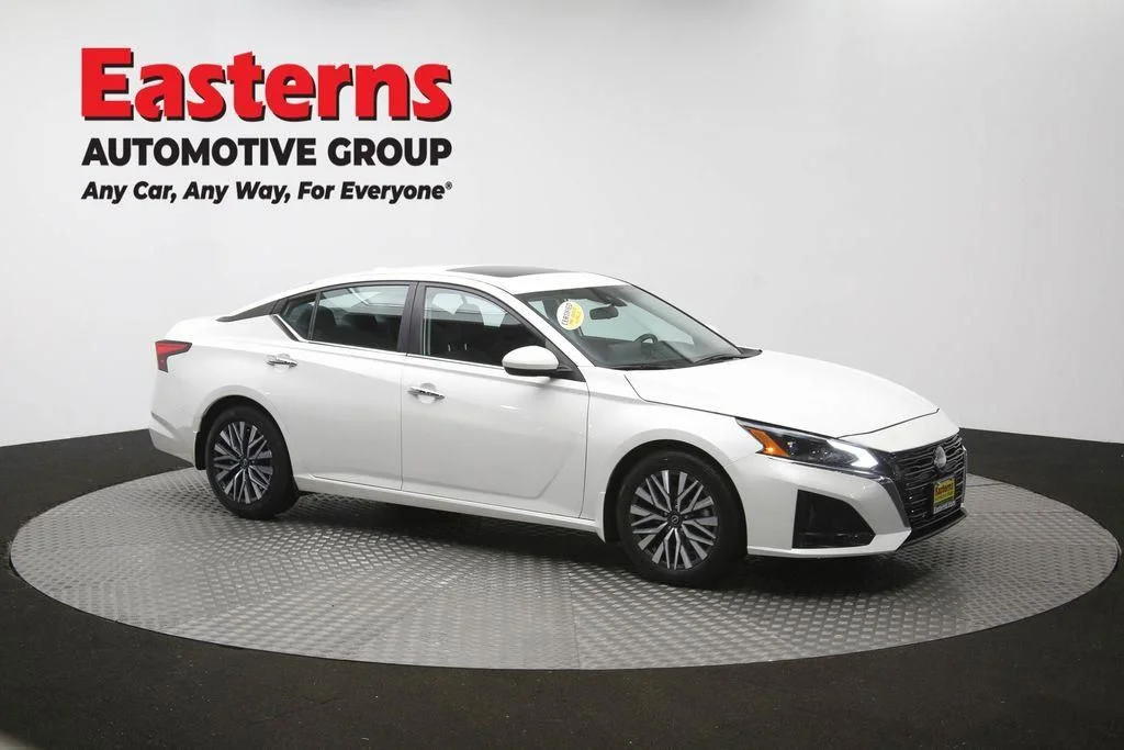 Used 2024 White Nissan 2.5 SV image 51