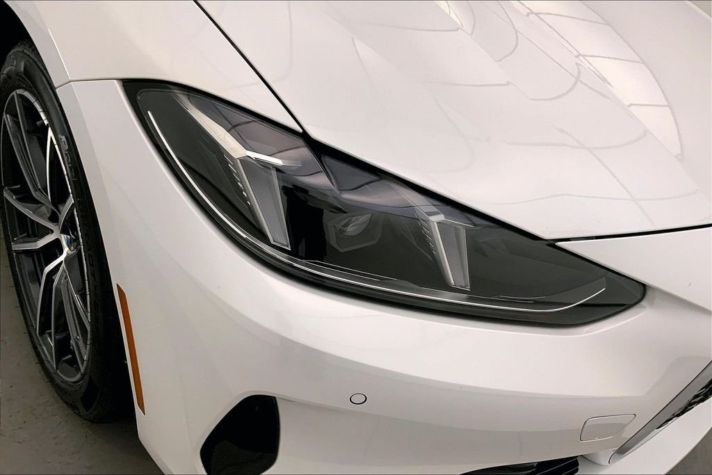 Used 2025 Mineral White Metallic BMW  image 27