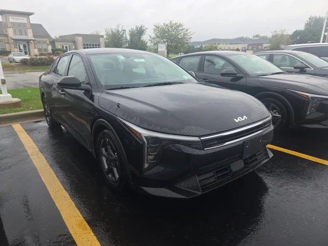 Used 2025 Black Kia LXS image 1