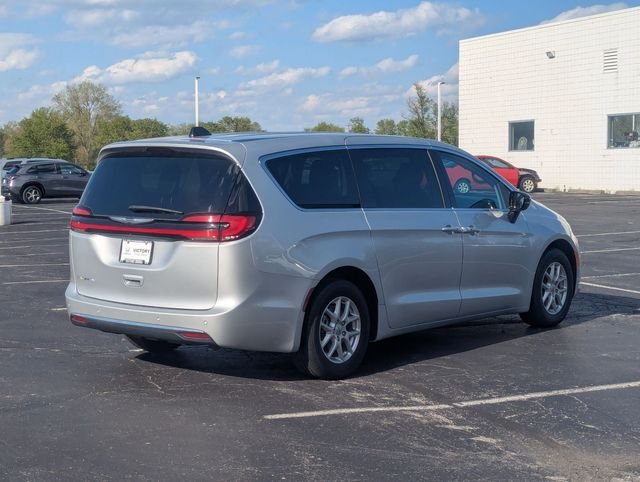 Used 2024 Silver Mist Clearcoat Chrysler Touring L image 6