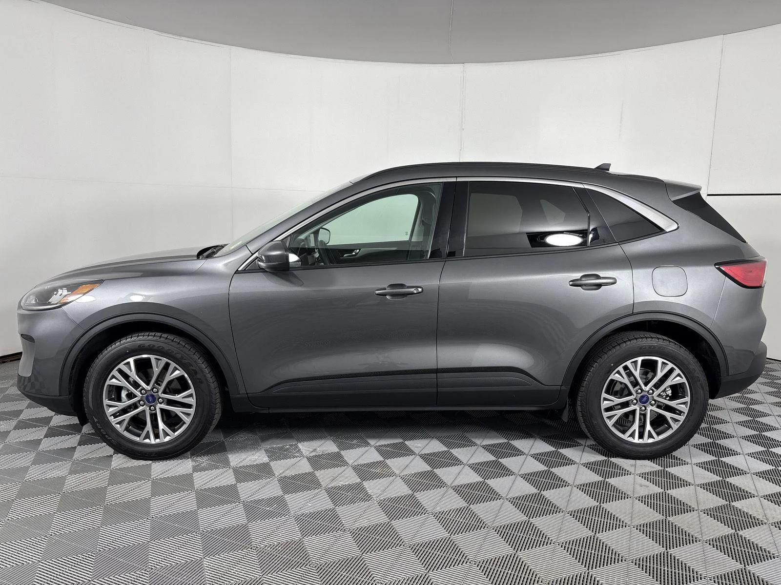 Used 2022 Gray Metallic Ford SEL image 7