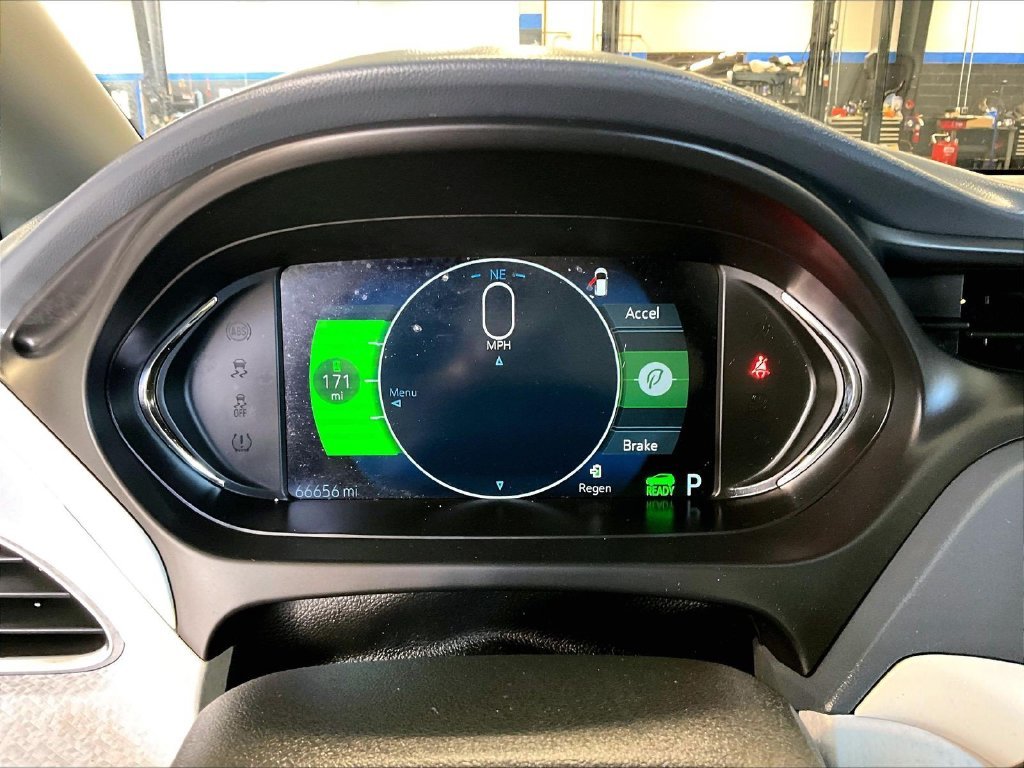 Used 2018 Gray Chevrolet Premier image 25