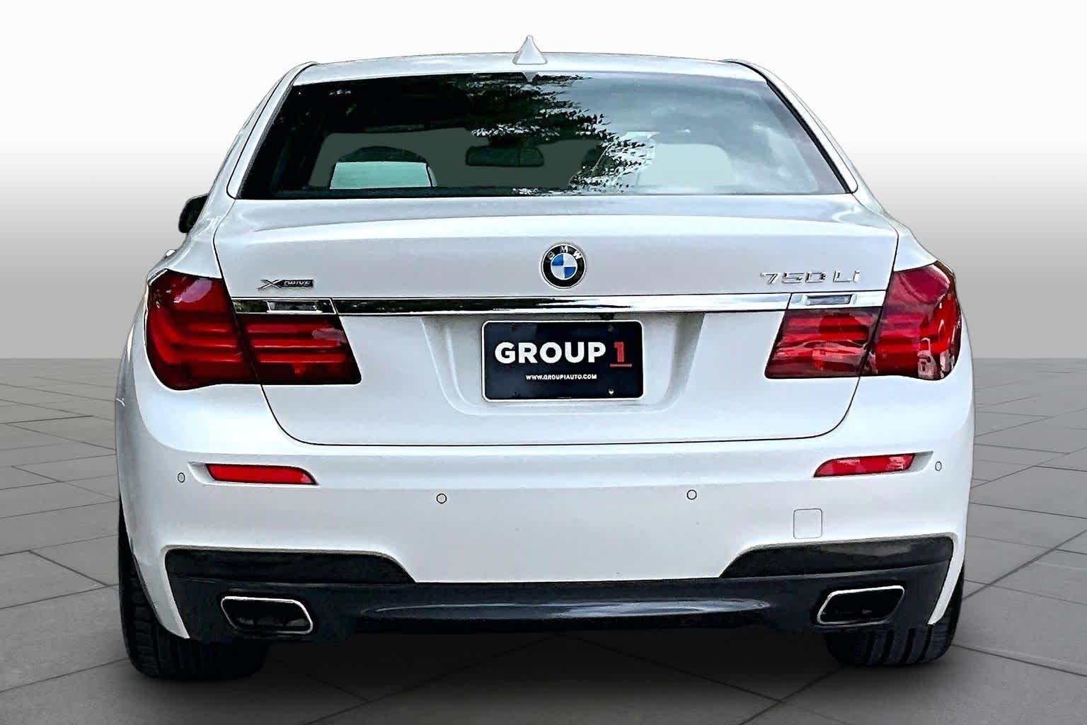 Used 2015  BMW 750Li xDrive image 4