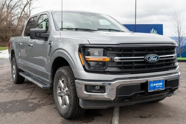 Used 2025 Iconic Silver Metallic Ford XLT image 4