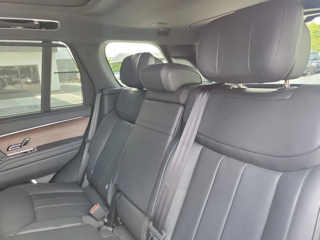 Used 2025 Green Land Rover Autobiography image 9
