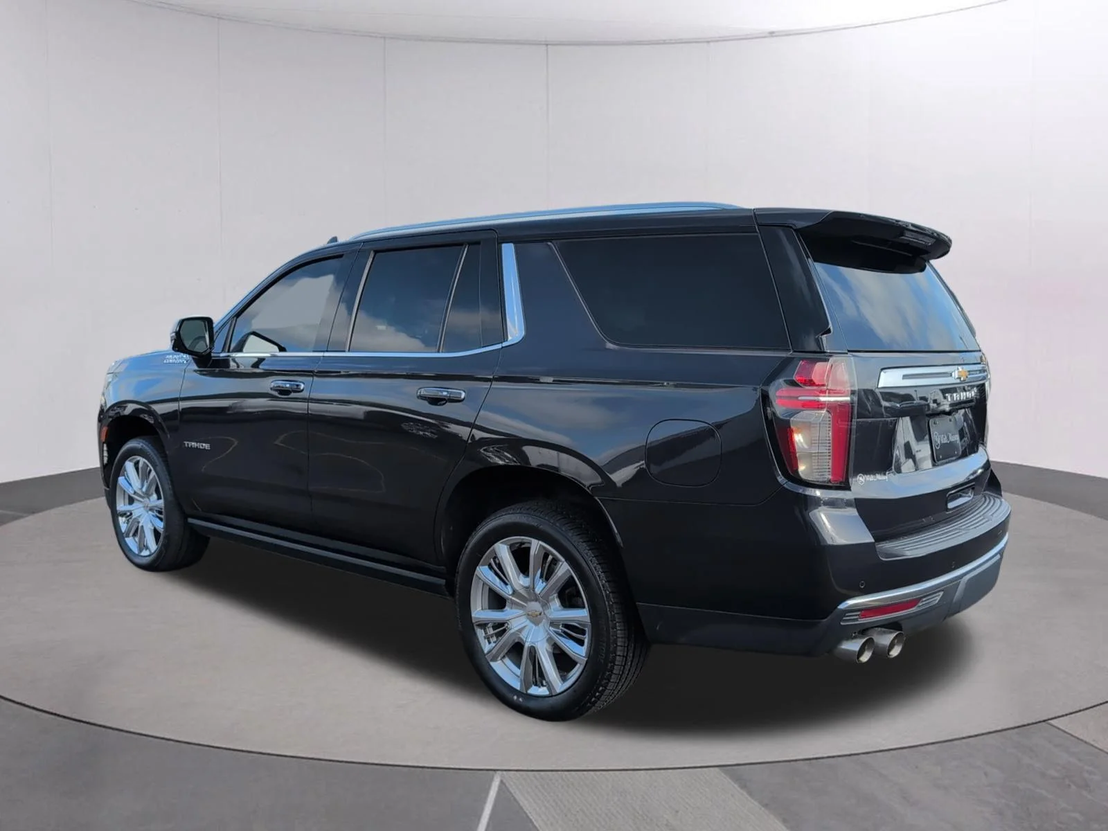 Used 2022 Dark Ash Metallic Chevrolet High Country image 3