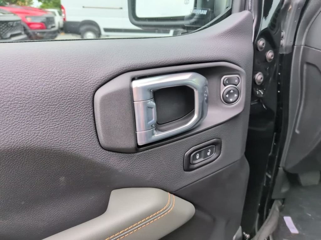 New 2026 Black Clear-Coat Exterior Paint Jeep Mojave X image 15