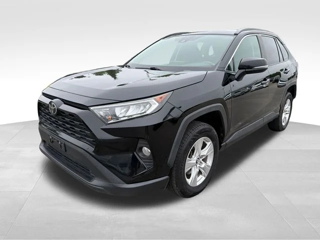 Used 2021 Black Toyota XLE image 3