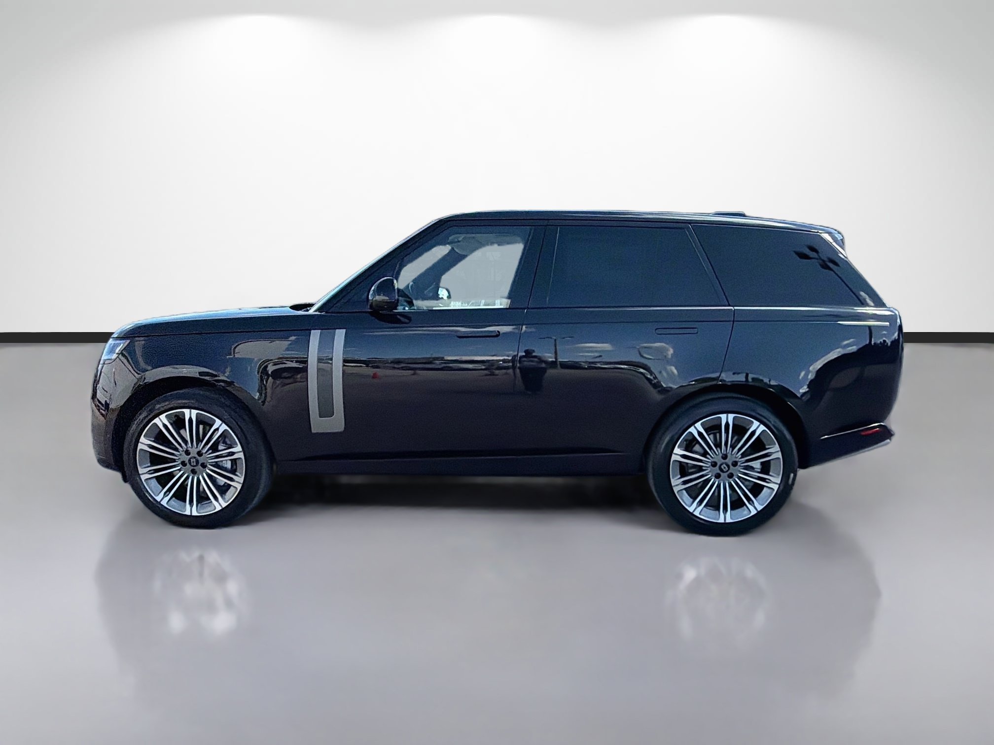 New 2027 Santorini Black LAND ROVER SE image 2